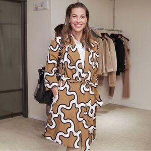 Diane Von Furstenberg - Abstract Swirl Print Silk Lightweight Coat
